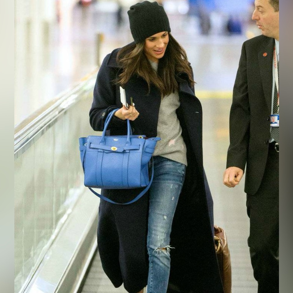 360 Cashmere Gray Sweater with Pink Stars ASO Meghan Markle